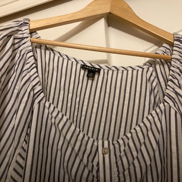 Torrid Seersucker Button Front Crop Top 3 3X White and Blue Striped Sheer - Picture 2 of 3